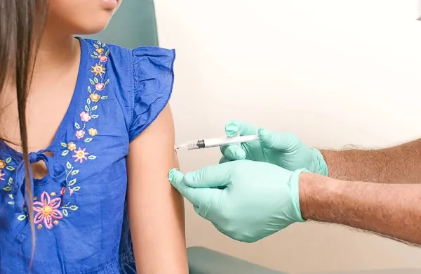 Včeraj so pozvali, naj se ženske udeležujejo preventivnih pregledov in naj se jih čim več cepi proti virusu HPV. Slednje velja tudi 
za moške. 
