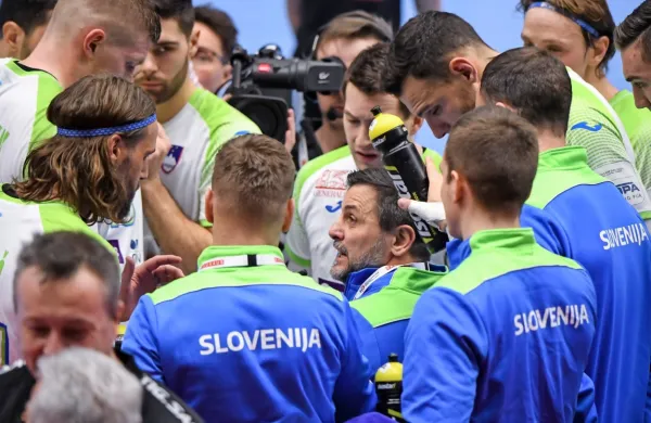Kaj bo slovenskim rokometašem pred današnjim dvobojem s 
Španijo svetoval selektor Ljubomir Vranješ?