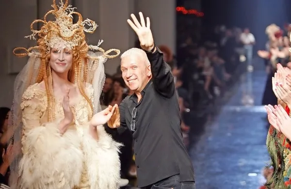 Jean-Paul Gaultier je odložil krojaške škarje.