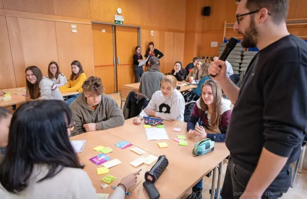 Dijake so pri  razvijanju podjetniških idej  vodili izkušeni podjetniški mentorji iz Gostartup inkubatorja PTP.