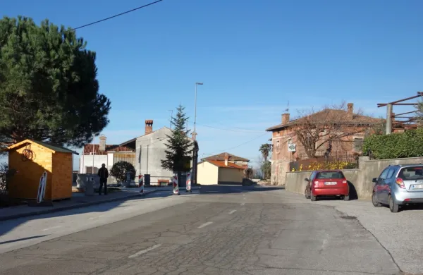   V Kostanjevici na Krasu  po besedah predsednika krajevne skupnosti  živi veliko starejših ljudi, ki ne vedo, kako naj se lotijo 
urejanja čiščenja fekalnih odplak.   