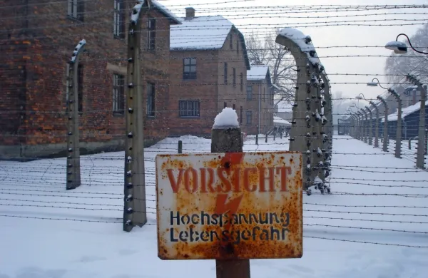 Taborišče Auschwitz-Birkenau so 27. januarja pred 75 leti osvobodili vojaki rdeče armade tedanje Sovjetske zveze. Vojaki so 
lahko rešili le 7650 bolnih in izčrpanih taboriščnikov.