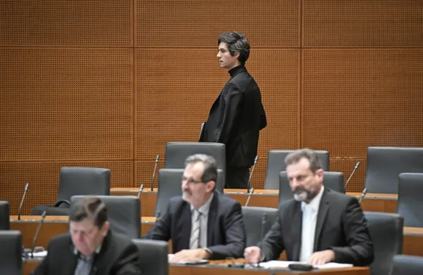 Luka Mesec je danes ocenil, da je bil zakon o ukinitvi dopolnilnega zdravstvenega zavarovanja žrtev političnih igric.