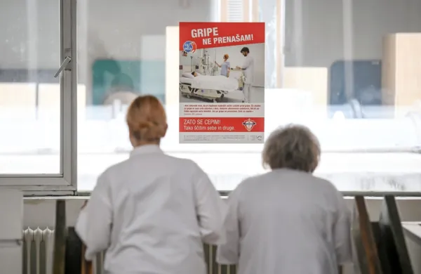 Medtem ko je gripa doslej krožila predvsem med otroci, zdaj 
verjetno sledi starejša populacija.