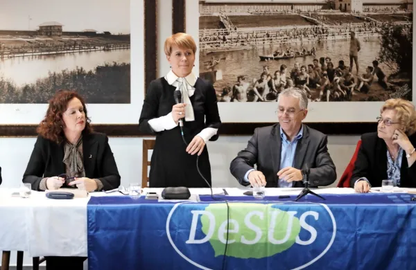 Organi stranke  Desus so zasedali prvič po kongresu, pripravljeni  
so na obe opciji.