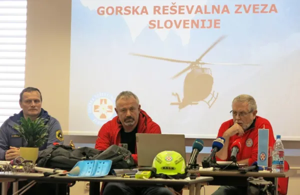 Robert Kralj, Janez Rozman in Jani Bele so predstavili podatke o 
reševanjih v gorah.