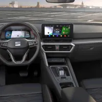 Notranjost novega leona je vidno digitalizirana in v nekaterih pogledih 
sorodna z ostalimi brati, ki so nastali na isti koncernski platformi.