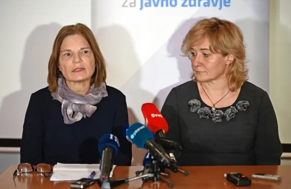 Predstojnica Centra za nalezljive bolezni Nacionalnega inštituta za 
javno zdravje (NIJZ) Maja Sočan in državna sekretarka na ministrstvu za zdravje Simona Repar Bornšek