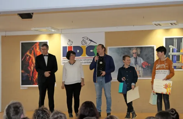 Če&scaron;ki veleposlanik nagradil učenca