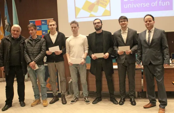 Najboljši v Novi Gorici (z leve): Zdenko Kožul,  Jadranko Plenca,  Vladimir Vetoško,  Tim Janželj,  Žan 
Tomazini,  Lorenzo Lodici in predsednik ŠK Nova Gorica Matjaž Lovišček.