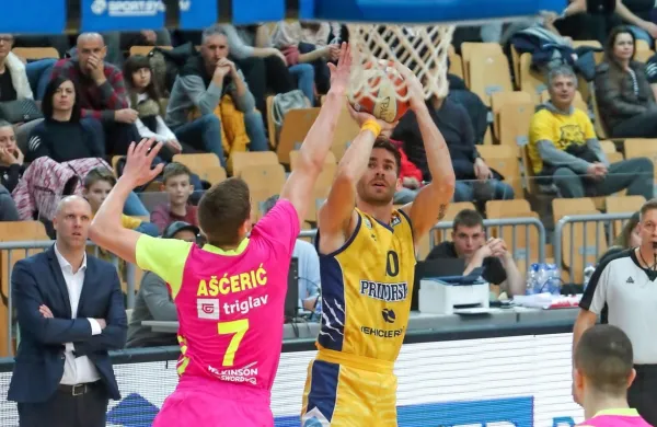 Košarkarji Kopra Primorske so prišli do tretje zaporedne zmage v 
ligi Aba.