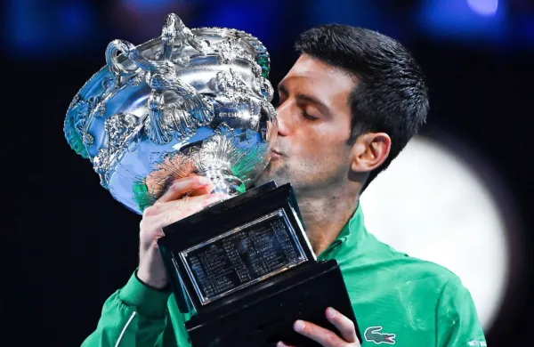 Novak Đoković  je  v svojem osmem finalu na odprtem prvenstvu 
Avstralije zmagal še osmič.