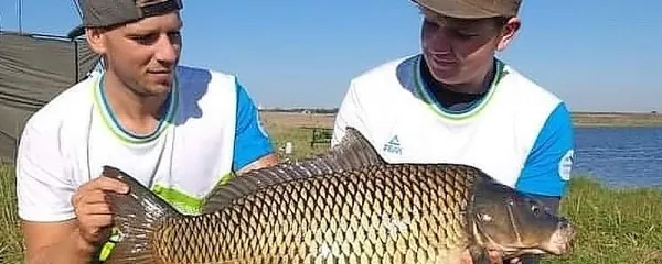 Brata Batagelj sta zadnja leta najbolj navdušena nad  krapolovom, 
saj jima omogoča možnosti ulova vse večjih rib.