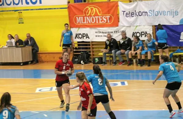 Najučinkovitejša igralka derbija je bila Ajdovka Tina Benčina (z 
žogo, 8 golov).