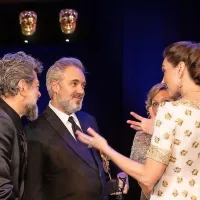 Sam Mendes (v sredini) se je zaklepetal s princeso Kate.