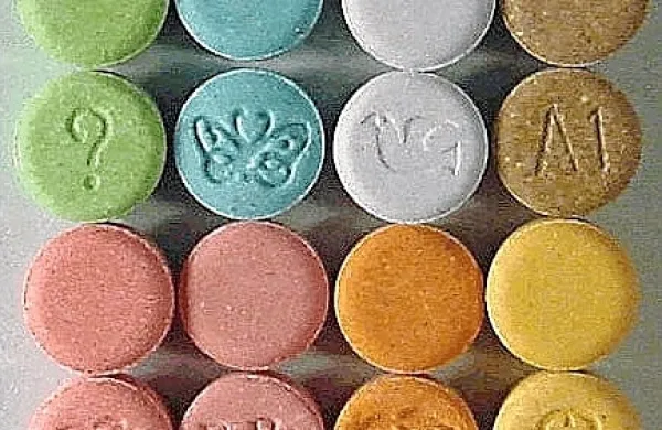 Koprski policisti pri 18-letniku zasegli ecstasy