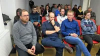 Mladi so prisluhnili rezultatom ankete, ki naj bi privedla do 
programa zanje in v glavnem molčali.