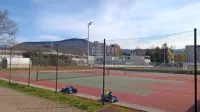 Če bo šlo po načrtih, bodo konec maja na mestu teniških igrišč 
začeli graditi zimski bazen. 