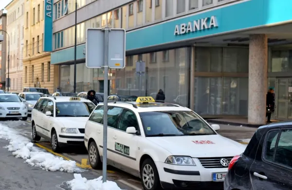  V združeni banki bo 2100 zaposlenih.