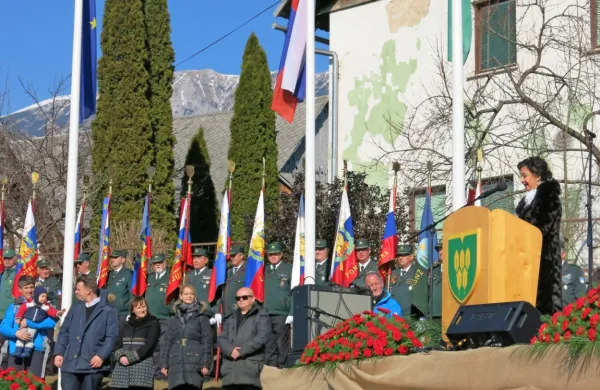 Lara Jankovič se je med govorom v Vrbi ustavila tudi pri petkovi 
državni proslavi, ki so jo predstavniki države izkoristili za to, da so 
se 
