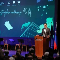 &Scaron;tiri desetletja novogori&scaron;kega kulturnega doma