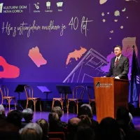 &Scaron;tiri desetletja novogori&scaron;kega kulturnega doma
