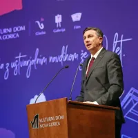 &Scaron;tiri desetletja novogori&scaron;kega kulturnega doma