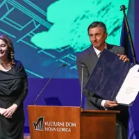 &Scaron;tiri desetletja novogori&scaron;kega kulturnega doma