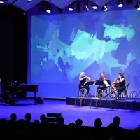 &Scaron;tiri desetletja novogori&scaron;kega kulturnega doma
