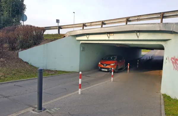 Ta podvoz je lani v obe smeri prevozilo 900.000 avtomobilov.