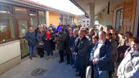 V prehodu pri občinski stavbi se bodo zdaj zbirali člani društva upokojencev Hrpelje-Kozina. 