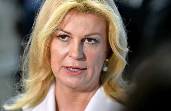 Hrvaška predsednica Kolinda Grabar-Kitarović je za zadnji poslovilni obisk v tujini ob koncu mandata izbrala Slovenijo, kjer jo 
bo v Ljubljani sprejel predsednik republike Borut Pahor.