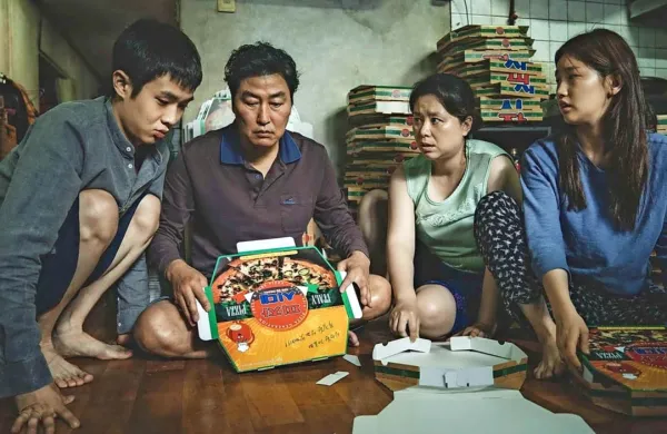 Letos je bila prelomna odločitev ameriške filmske akademije, da 
za najboljšega prvič v zgodovini razglasi tujejezični film - Parazit. 
Bong Joon-ho je prejel še oskarja za režijo, film pa je osvojil še 
oskarja za najboljši izvirni scenarij (Bong Joon-ho, Han Jin-won) in 
bil po pričakovanjih nagrajen tudi kot najboljši mednarodni 
film.