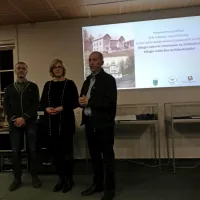 O pomenu donacije je spregovoril kustos Ivan Simšič, ob njem sta 
Lea Kalc Furlanič in Danijel Cek, ki sta pomagala, da je domoznanska zbirka prišla v “domače kraje”.