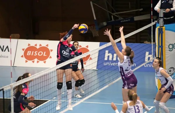 Mirta Velikonja Grbac (v skoku) je skupaj s Saro Kovać  za Gen-I 
Volley dosegla največ točk. 