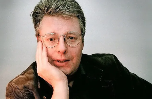 Stieg Larsson je umrl brez oporoke. Dragocene avtorske pravice so 
pripadle očetu in bratu, s katerima se pa ni dobro razumel. 