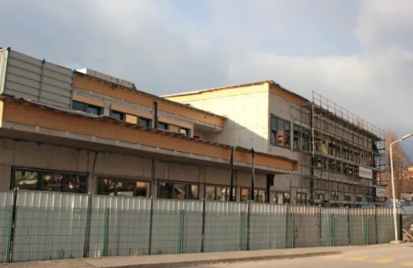 Šola, ob kateri je trenutno veliko  gradbišče, letos  ne bo do bila le 
novega prizidka, tem več tudi novo ravnateljico.