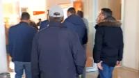 Vse kaže, da se je sprožil požarni alarm. Težavo so v banki kmalu 
odpravili.