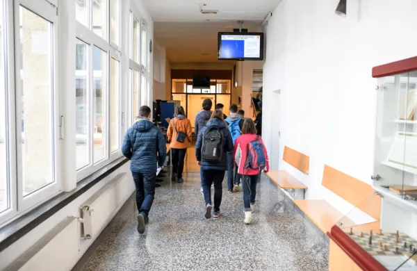 Izobraževalne ustanove bodo danes in jutri oblegali bodoči dijaki 
in študenti.