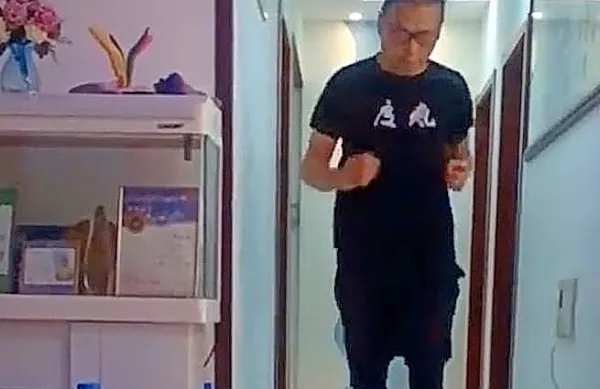 Maser in zagrizen tekač na dolge proge Pan iz mesta Hangzhou 
blizu Šanghaja je v svojem stanovanju v krogih v šestih urah in 41 
minutah pretekel kar 66 kilometrov.
