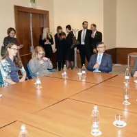 Naj gredo v tujino po izku&scaron;nje, a naj jih nato prinesejo domov