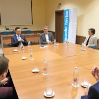 Naj gredo v tujino po izku&scaron;nje, a naj jih nato prinesejo domov
