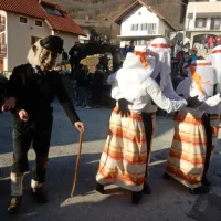 Ravenskemu pustu s ta grdimi ne zmanjka hudomu&scaron;nih idej
