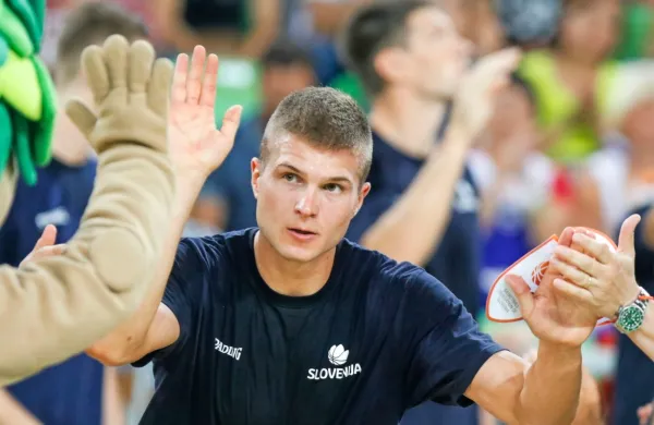 Zmagoviti koš prvega strelca tekme in junaka Cedevite Olimpije 
Eda Murića bo še dolgo odmeval in prek spleta zakrožil med 
ljubitelji košarke po svetu.
