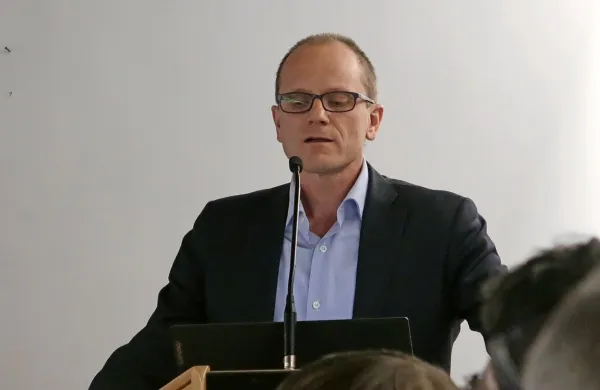 Večinski lastnik Salonita Anhovo, avstrijski Wietersdorfer Alpacem, je ponovil poziv vodstva Salonita k dialogu z vsemi 
deležniki, vključno z lokalno skupnostjo, glede sosežiga odpadkov 
v cementarni.