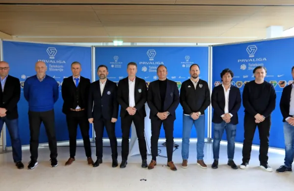 Trenerji prvoligaških klubov - z leve Slobodan Grubor,  Andrej Panadić, Dejan Grabić, Dušan Kosić,  Andrej Razdrh, Darko MIilanič, Ante 
Šimundža, Mauro Camoranesi, Safet Hadžić in Vlado Šmit.