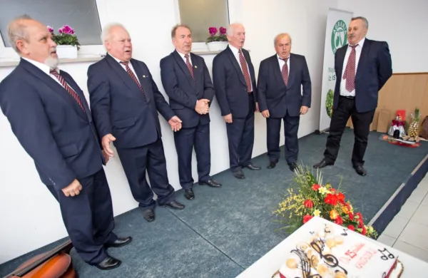 Na sobotnem slavju v Brezovici seveda ni manjkala niti jubilejna 
torta.