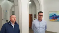 Vršilec dolžnosti direktorja Marjetice Koper Davor Briševac, ki se je 
pridružil županu Alešu Bržanu pri izjavi za javnost, je ob 13. uri že 
odhotel na prva pogajanja s predstavniki delavcev Marjetice. 