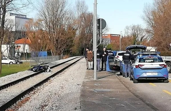 Po podatkih Primorskega dnevnika naj bi bil ponesrečenec 
zaposlen v podjetju Ocean Marine, ki ima svoj sedež le nekaj sto 
metrov od prizorišča nesreče.