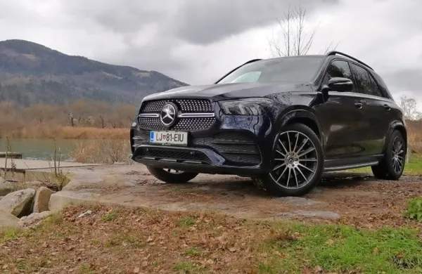 GLE je predstavnik visokega razreda in temu primerno je visoka 
tudi cena. Kdor si ga lahko privošči, bo z njim sproščeno, udobno 
in varno potoval na daljše razdalje.